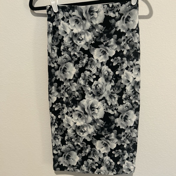 Forever 21 Black and Gray Floral Midi Pencil Skirt - Picture 1 of 7